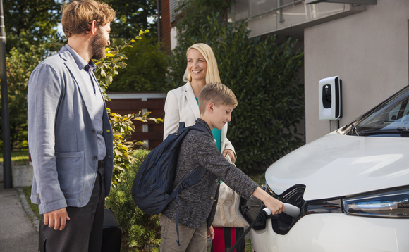 Kaluza’s technology parses live data on energy pricing, the weather, and local electricity network constraints to automatically shift EV charging away from peak times Kaluza’s technology parses live data on energy pricing, the weather, and local electricity network constraints to automatically shift EV charging away from peak times
